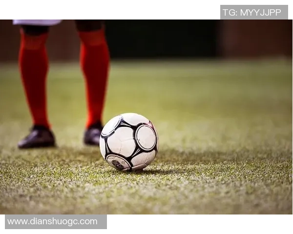 足球明星如何运用球杆技巧提升球场表现与竞技水平的探讨 足球明星如何运用球杆技巧提升球场表现与竞技水平的探讨